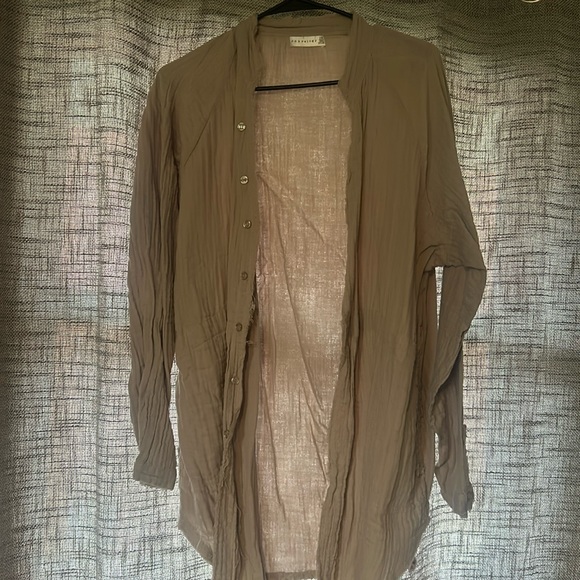 Button down - Picture 1 of 2